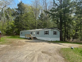 40 Pleasant View Dr, Naples, ME 04055
