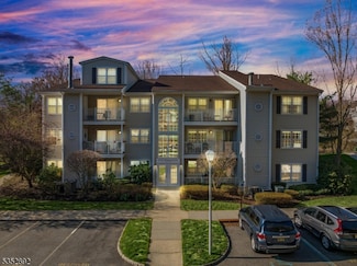 35 Brookside Ln, Mount Arlington, NJ 07856