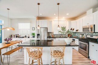 1302 Zuni Ln, Topanga, CA 90290