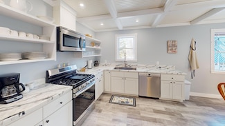 52 John St, Camden, ME 04843