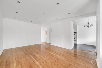 20-21 48th St, Astoria, NY 11105