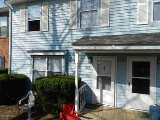 206 Pheasant Run Dr, Blacksburg, VA 24060