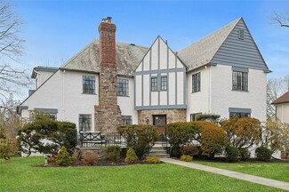 45 Disbrow Ln, New Rochelle, NY 10804