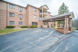 530 N Silverbrook Dr Unit 206, West Bend, WI 53090