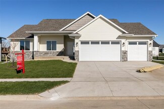 1925 Pheasant Run Rd, Ely, IA 52227