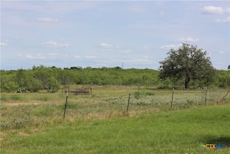 974 Cr 451, Waelder, TX 78959