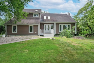 21 Derek Ln, Windsor, CT 06095