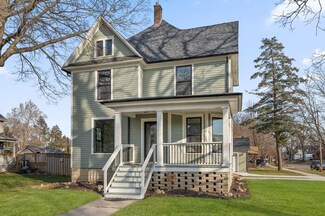 102 Garfield Ave, Valparaiso, IN 46383