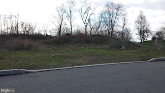 66 Oak Ave, Halifax, PA 17032