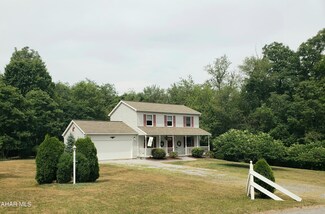 304 Deer Run Dr, Roaring Spring, PA 16673