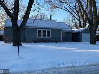 608 S D St, Fairfield, IA 52556