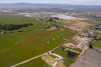 540 Old Natividad Rd, Corral de Tie, CA 93908