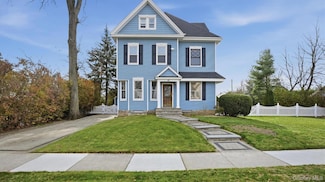 40 Meadow St, Garden City, NY 11530
