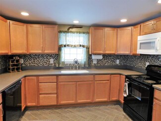 2503 County Rd, Windsor, VT 05089