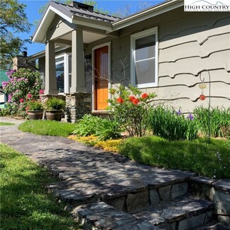 446 Skyland View Dr, Blowing Rock, NC 28605