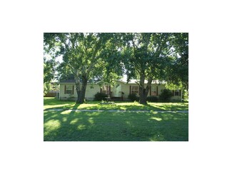 506 S 4th St, Humboldt, KS 66748