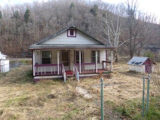 136 Riverview Ave, Gilbert, WV 25621
