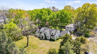8705 Grandview St, Overland Park, KS 66212