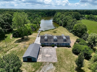17989 E Fairfield Rd, Mount Vernon, IL 62864