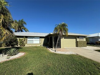 1335 Cambridge Dr, Venice, FL 34293