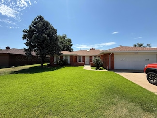 303 Bailey Ave, Dumas, TX 79029