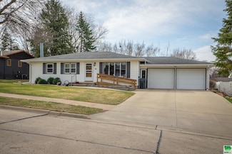 38 Prospect St SW, Le Mars, IA 51031
