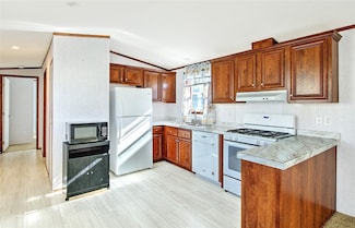 62 West Dr, Rumford, RI 02916