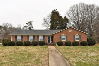 806 Mitchell Ave, Lexington, NC 27292
