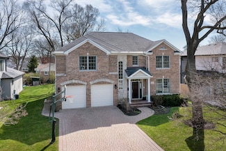 653 Elmgate Dr, Glenview, IL 60025