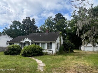 2405 Oaks Rd, New Bern, NC 28560