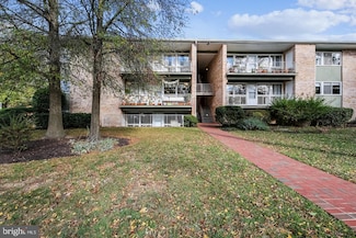 24 Manor Cir Unit 107, Takoma Park, MD 20912