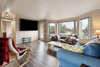 3715 NW 25th St, Redmond, OR 97756