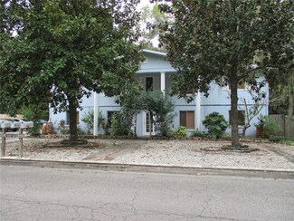 1048 SW 6th Dr, Gainesville, FL 32601