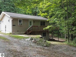 8235 W 28 Rd, Harrietta, MI 49638