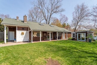 16 Sandy Cove Rd, Lunenburg, MA 01462