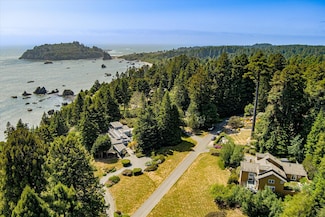 165 Baker Ranch Rd, Trinidad, CA 95570