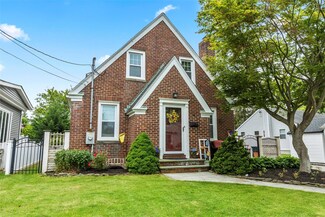 14 Kelly Ct, Kings Park, NY 11754