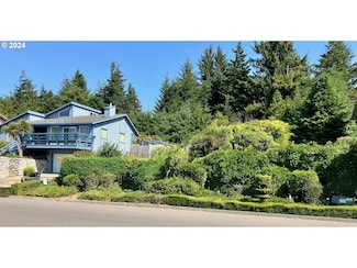 735 Prefontaine Dr, Coos Bay, OR 97420