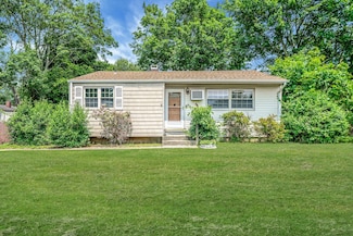 35 13th St, Bohemia, NY 11716
