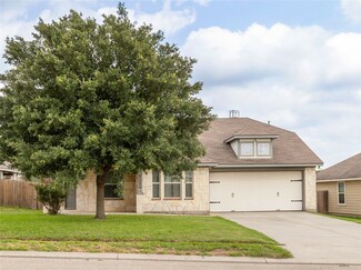 214 Boulder Dr, Navasota, TX 77868