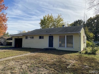 805 Southmoor Place, Godfrey, IL 62035