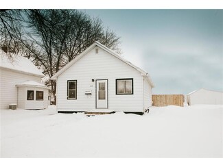 518 E 8th St, Morris, MN 56267