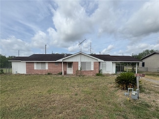 303 E Soyars Ave, Orange Grove, TX 78372
