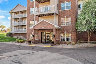 2231 N Penn Place Unit 114, North Saint Paul, MN 55109