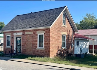 108 Washington St, Bonaparte, IA 52620