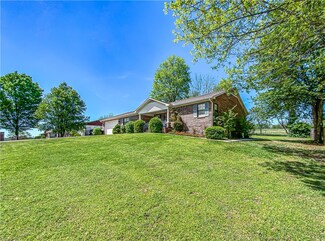 105 Watts St, Harrison, AR 72601