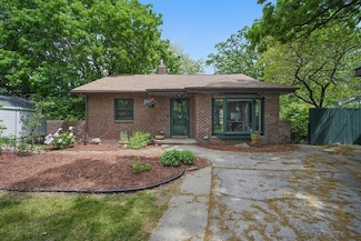 1919 Arlington Ave, Des Moines, IA 50314