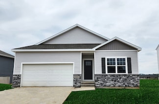 2805 Mary Dr, Hiawatha, IA 52233