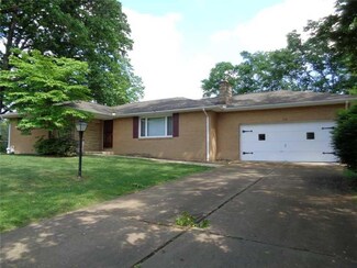 1718 N Judy Lynn Dr, Farrell, PA 16121