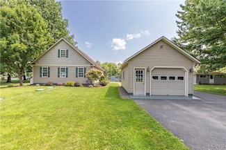 145 Aldrich Ln, Pennellville, NY 13132